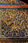 Chiang Mai - The Wat Phra Singh temple. The Viharn Luang (main prayer hall). Gable detail, showing 2 lions (Singh) surrounded by floral motives. 